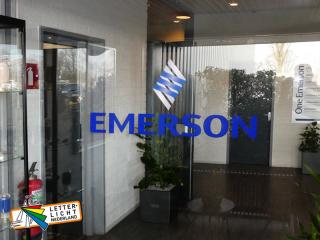 Logo folie belettering op raam